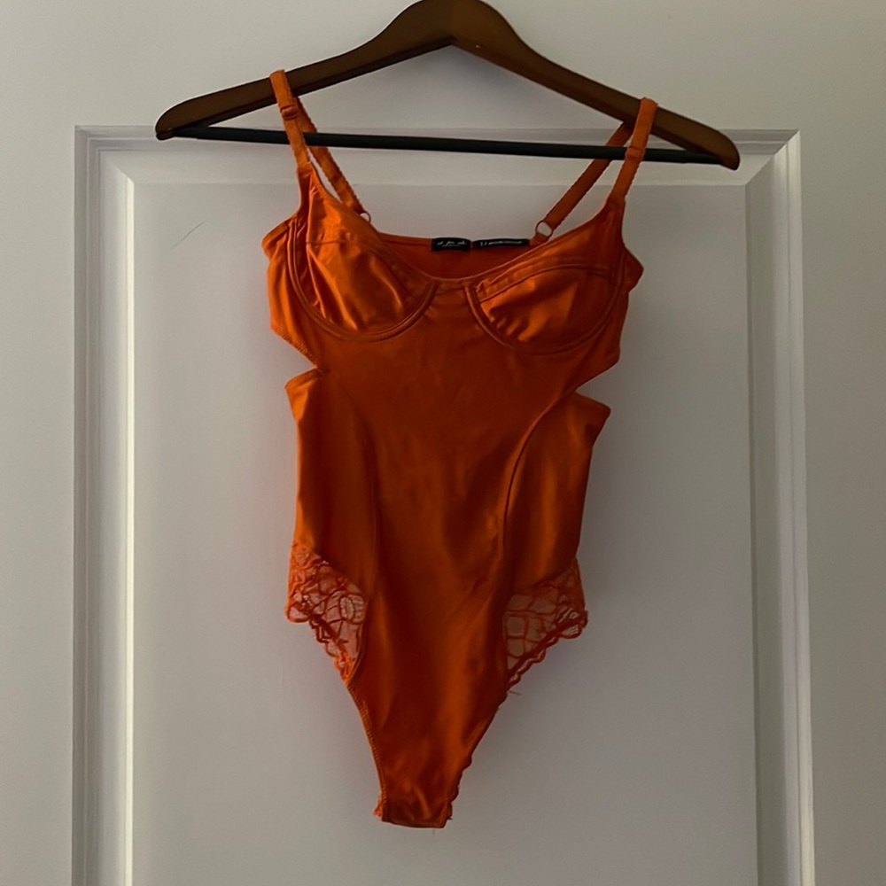 Small camisole/bodysuit